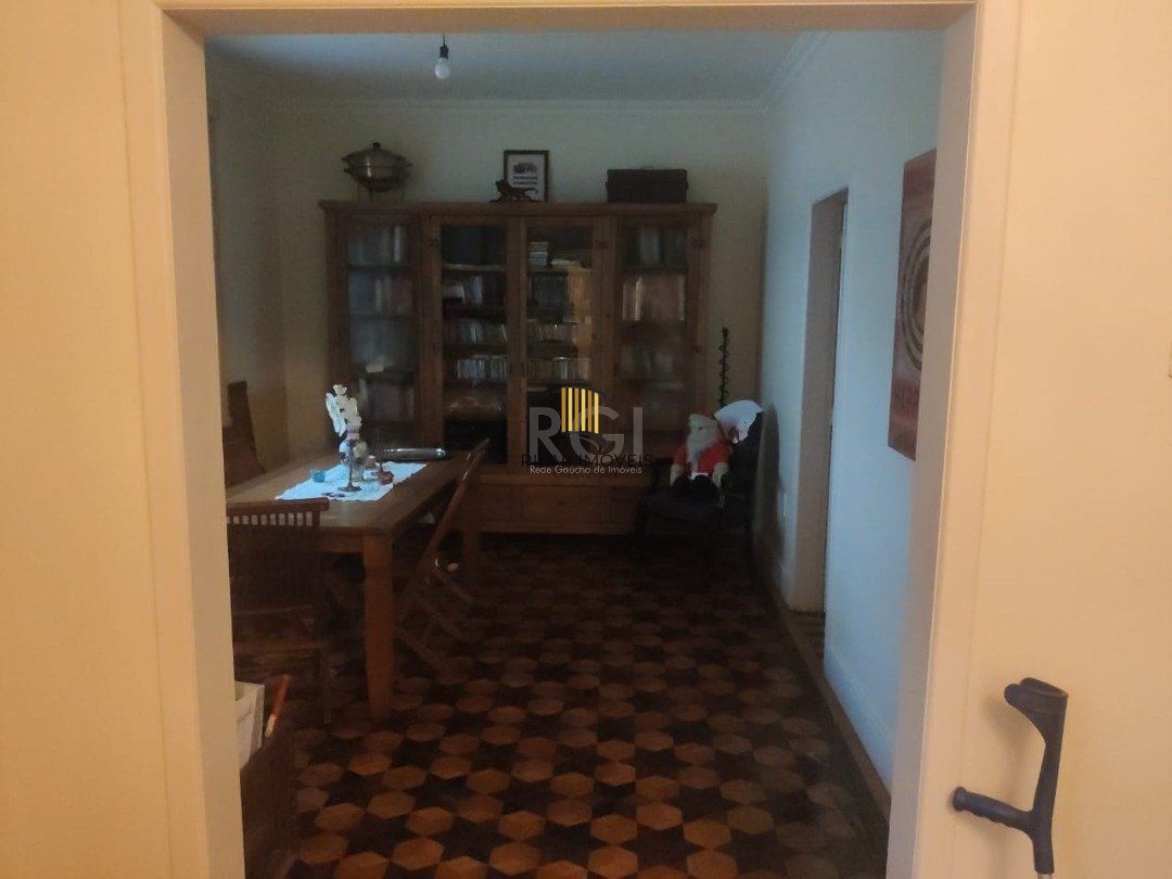 Casa para Venda - 205m², 3 dormitórios, sendo 1 suites, 2 vagas - Santo Antonio