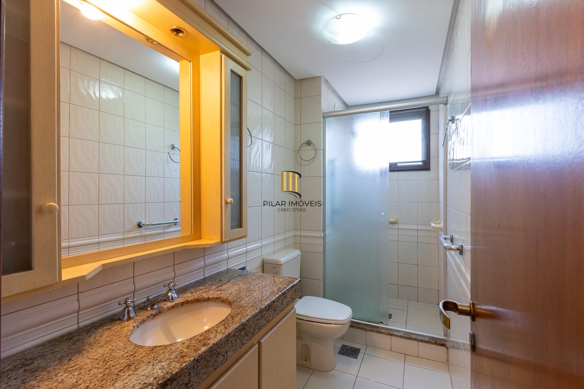 Apartamento 3 quartos, 1 suite, dependência, sacada com churrasqueira, 2 vagas - Bairro Menino Deus