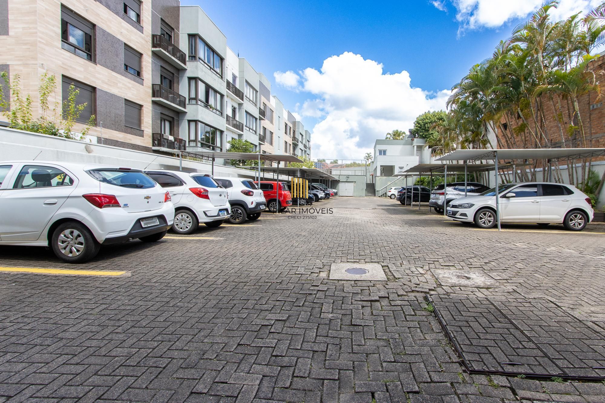 Apartamento com 2 dormitórios (reversível para 3) e 1 vaga escriturada  à venda no coração de Ipanema