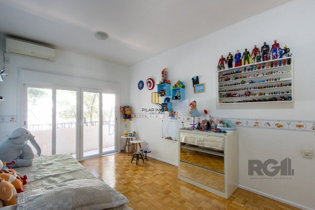 Apartamento de  186,66m2, 4 dormitórios, 1 suíte, 3 banheiros, 4 vagas,no bairro Rio Branco.