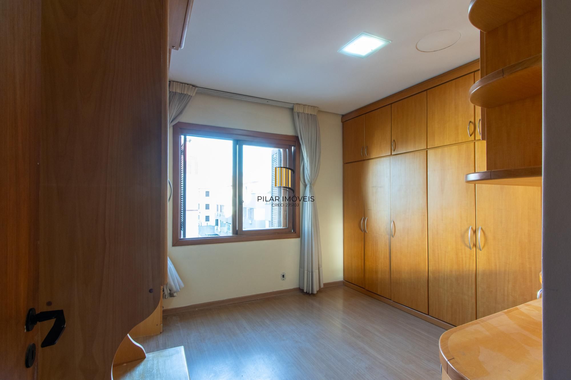COBERTURA 2 QUARTOS, 2 VAGAS INDIVIDUAIS ESCRITURADAS, ELEVADOR - BAIRRO SANTO ANTONIO