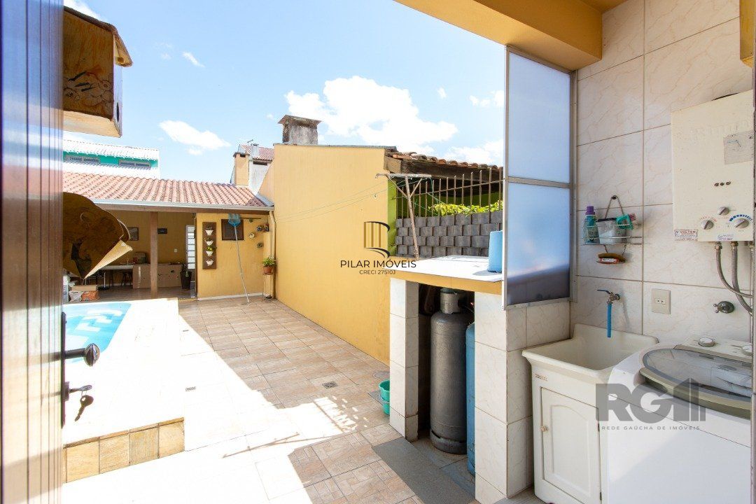 Casa com 3 dormitórios, sendo 1 suíte para venda  no bairro Hípica