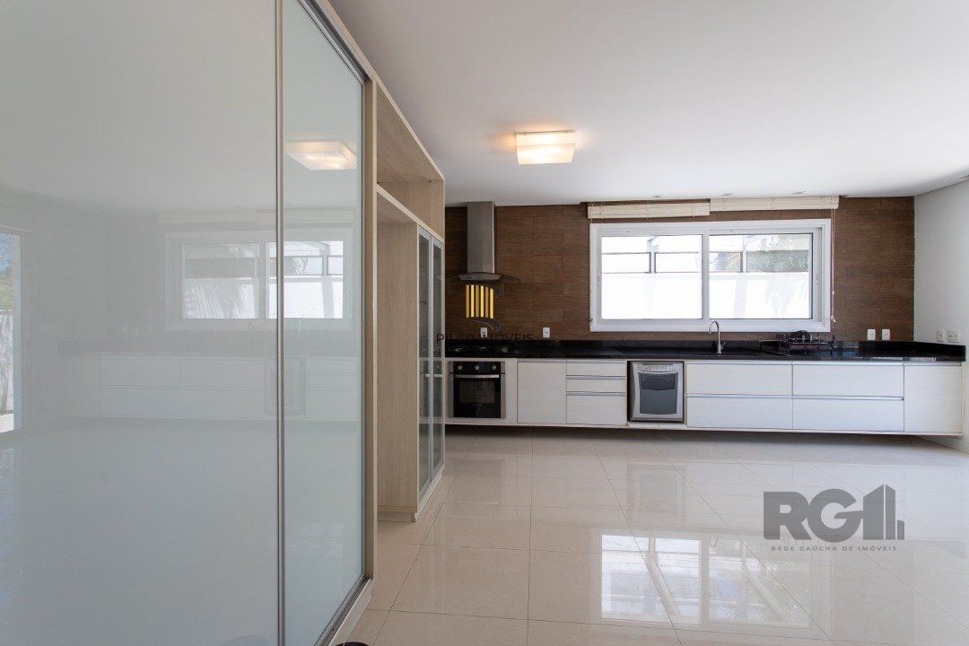 Casa  no condomínio Terra Ville , com aproximadamente 450m quadrados.