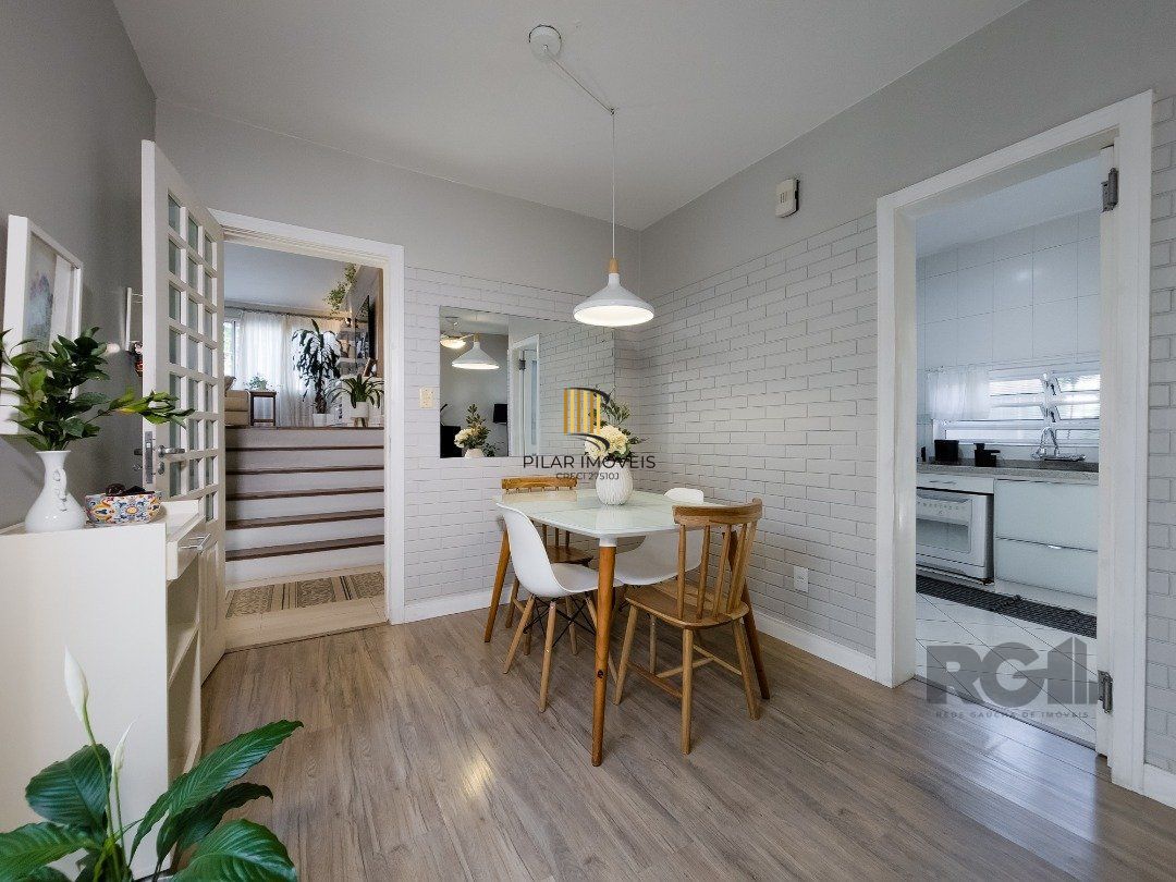 CASA TÉRREA REFORMADA, 3 QUARTOS, SUITE, PÁTIO - BAIRRO CRISTAL