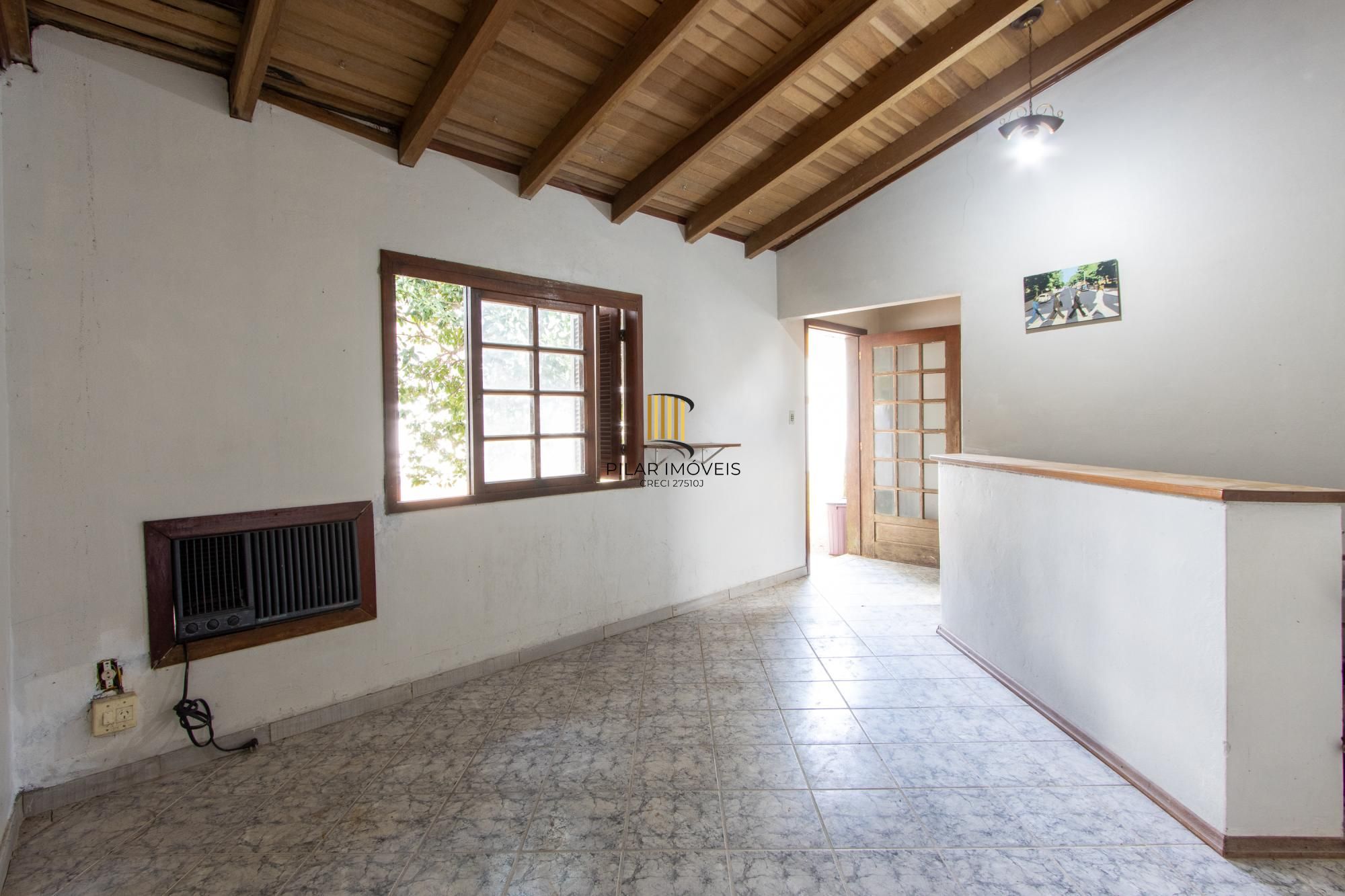 Casa em Vila Nova, Porto Alegre! Com 160m² de área privativa e um total de 899m²