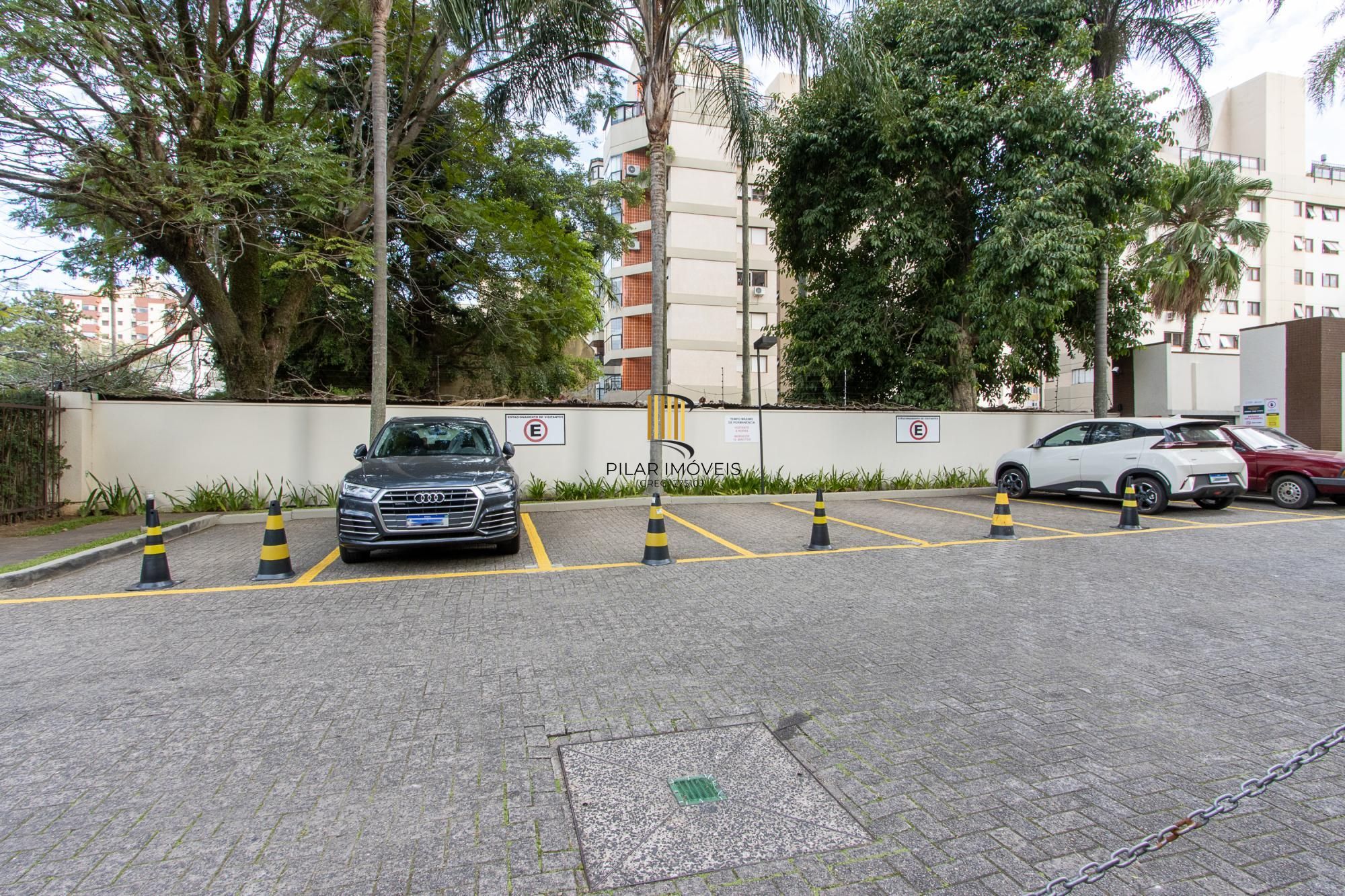 Apartamento 3 quartos, 139,64m² privativos, 2 vagas - Bairro Menino Deus