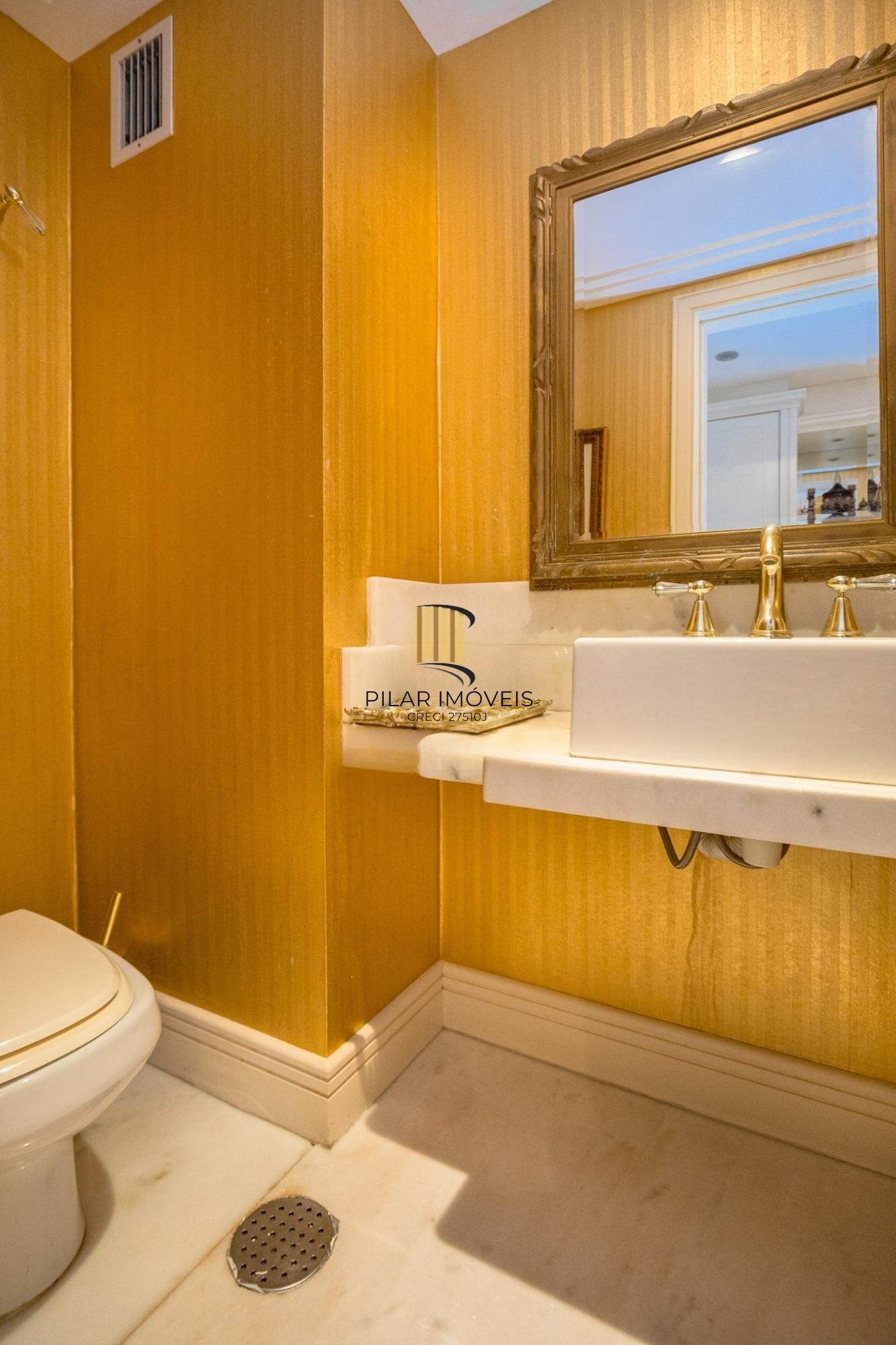 Clássica Cobertura, 600m2 privativos, 4 Dormitórios Sendo 3 Suítes!