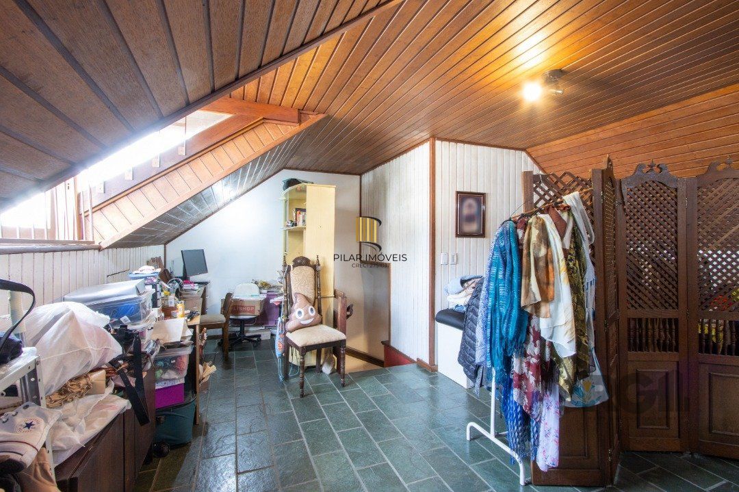 Casa de 3 dormitórios à venda na Tristeza - Zona sul de Poa.