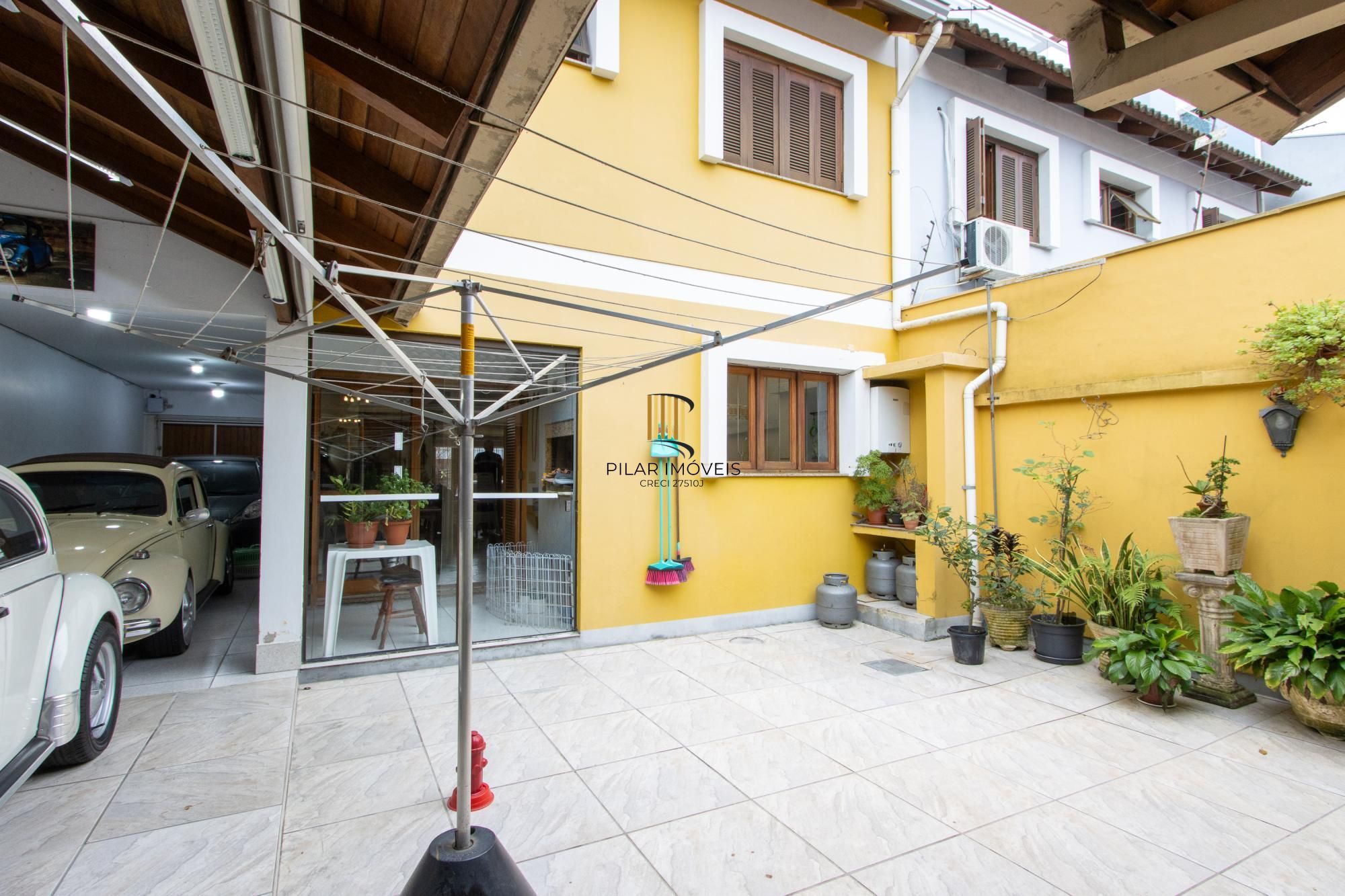 Casa 3 dormitórios no bairro Ipanema