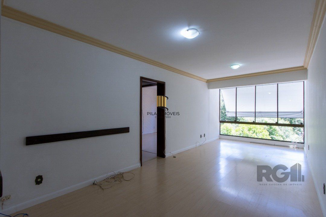 Apartamento, 2 dormitórios, bairro Cristal.