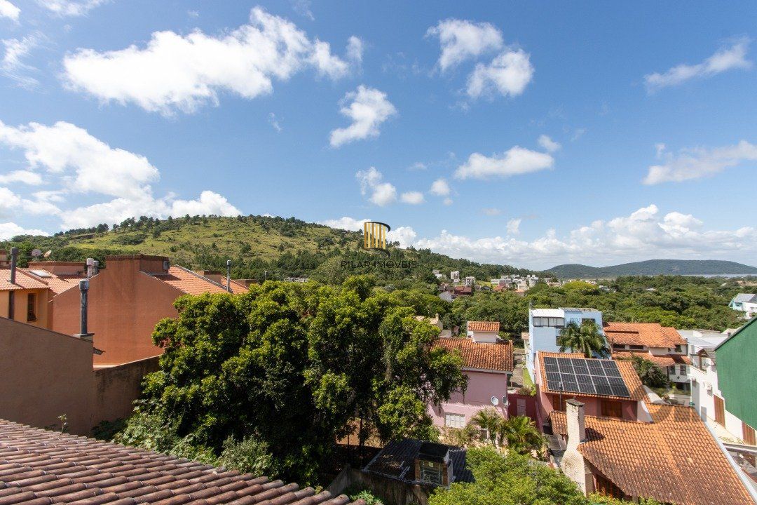 Sobrado novo,  4 quartos (1 suite), 440m² privativos - Bairro Guarujá