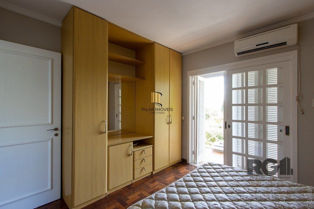 BELO SOBRADO, 3 QUARTOS, 1 SUITE, PISCINA, 320m² PRIVATIVOS - TRISTEZA