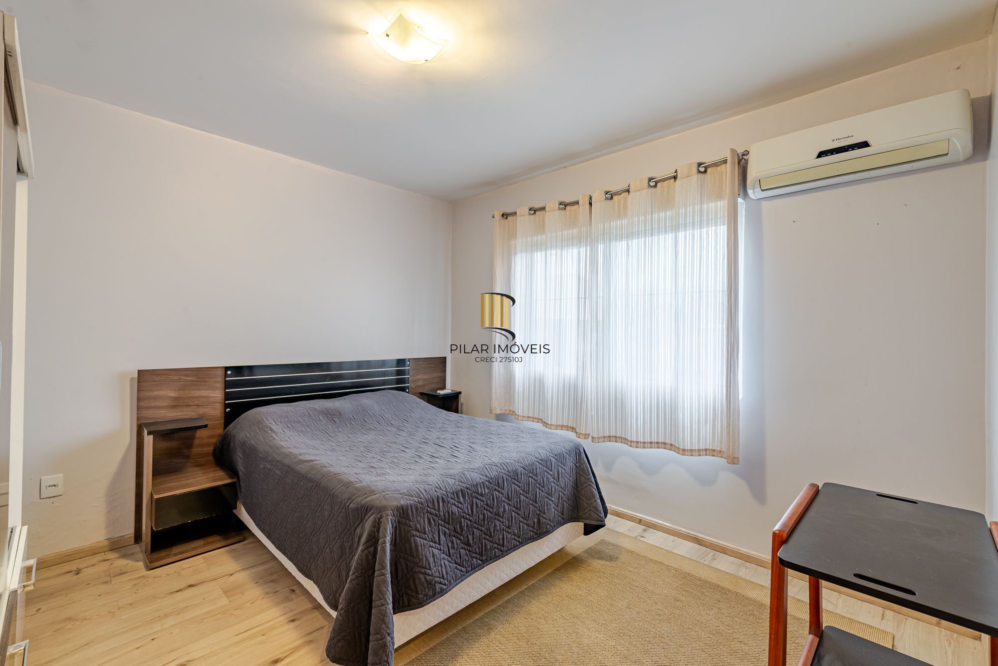 Apartamento 2 dormitórios, 2 vagas, no Bairro Nonoai.