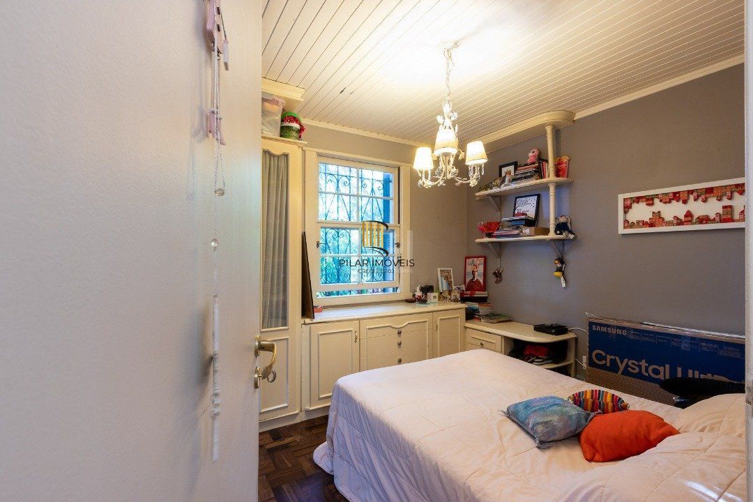 Casa para Venda - 192m², 4 dormitórios, sendo 3 suites, 4 vagas - Tristeza