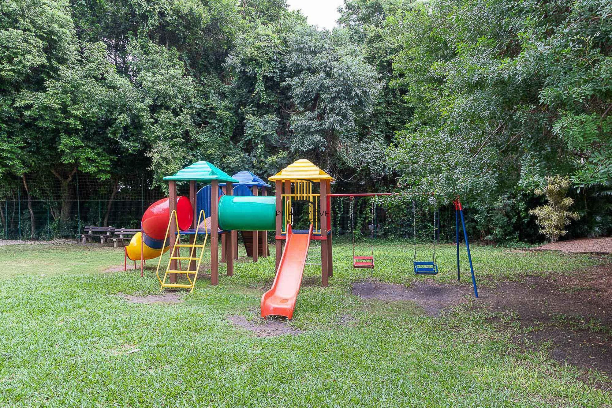 Apartamento de 3 dormitórios, 1 banheiro e uma vaga de garagem.