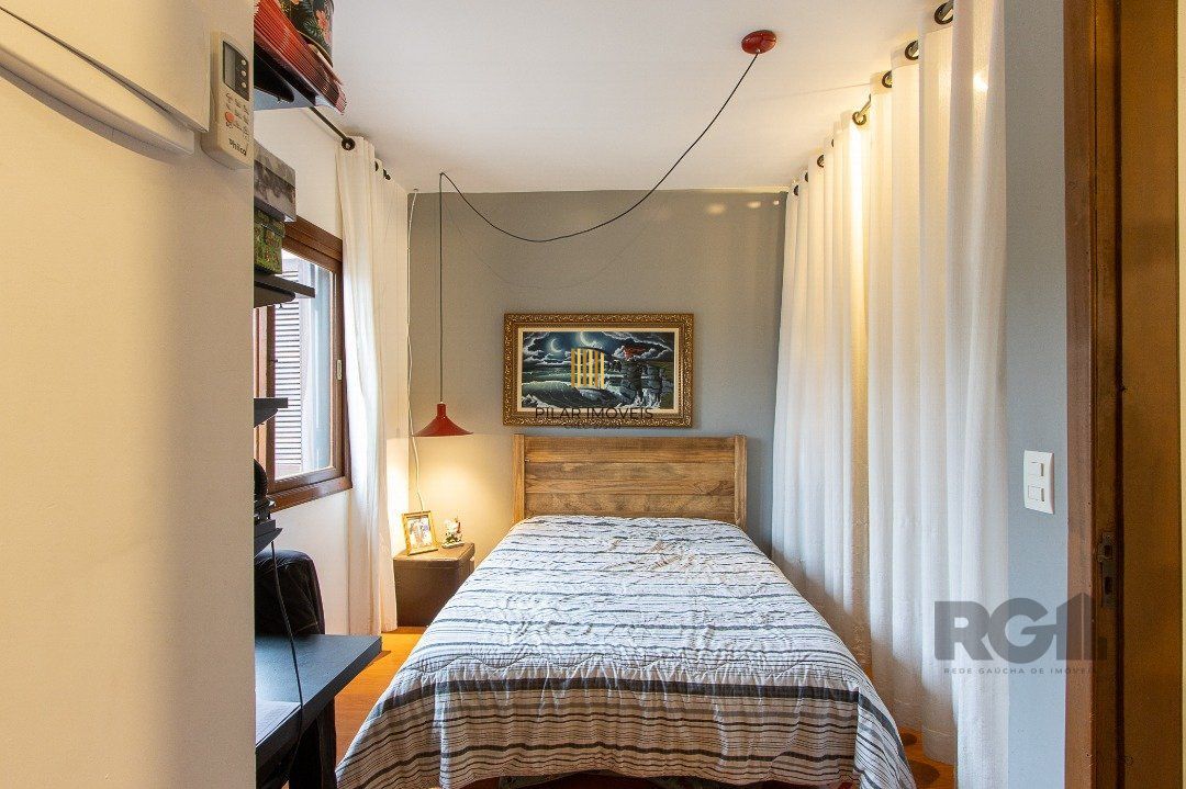 Casa 3 dormitórios no bairro Hípica