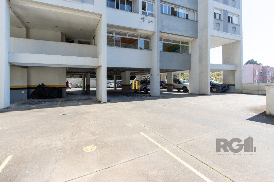 Apartamento semi-mobiliado, com área privada de 50,95 M2