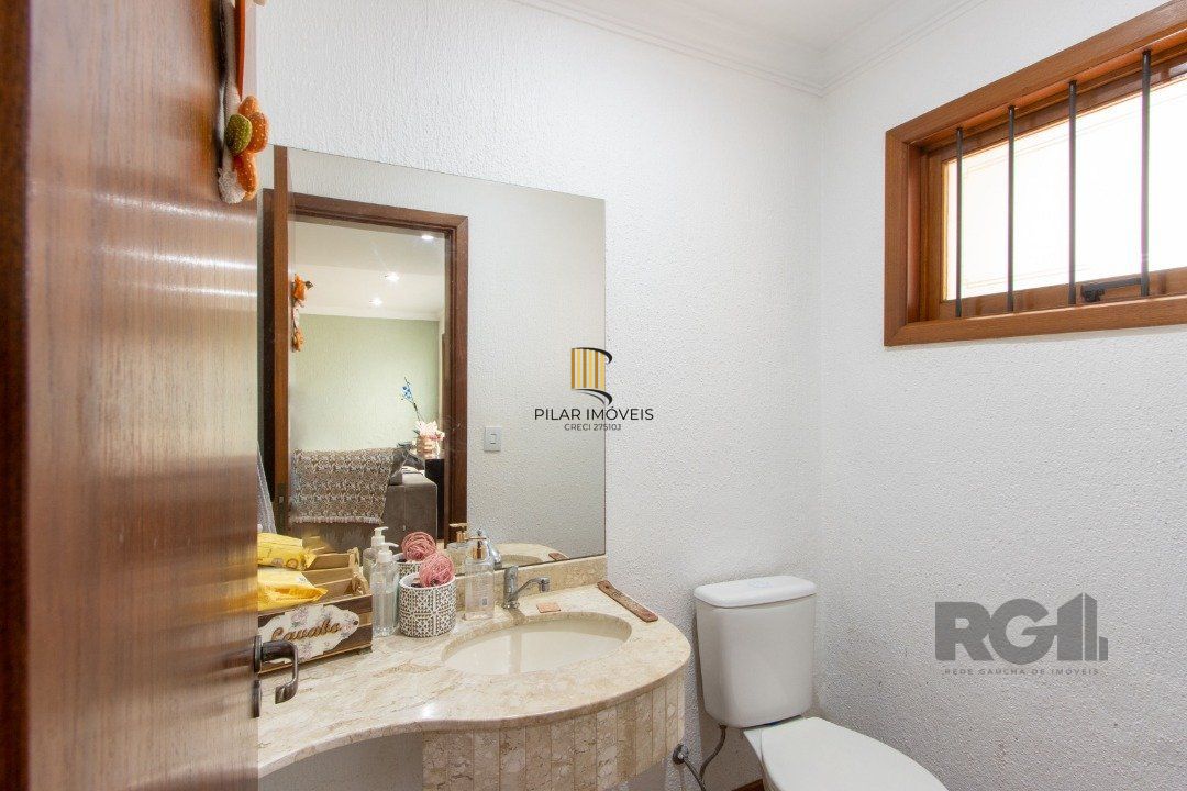 Casa 6 dormitórios no bairro Tristeza