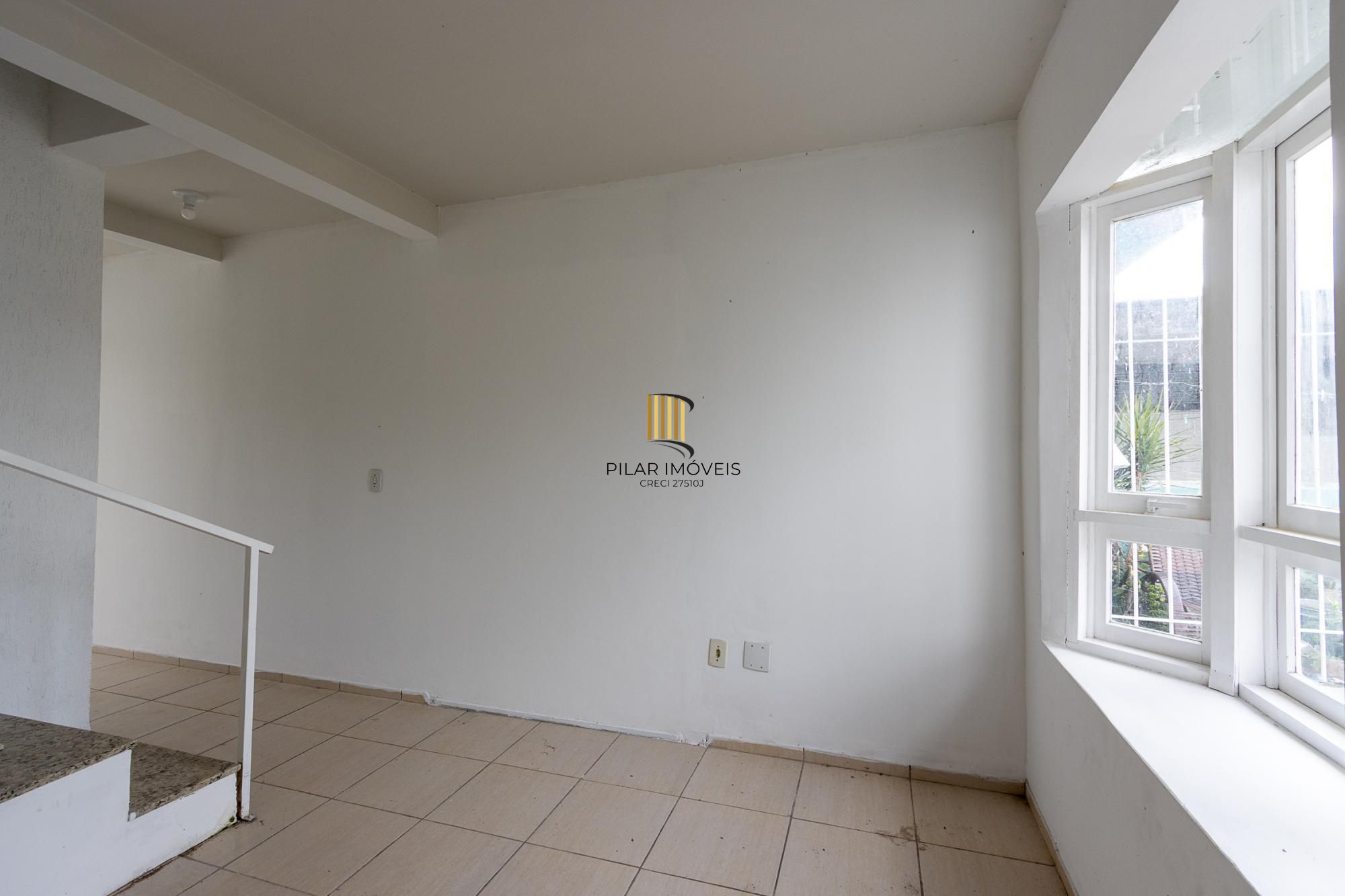 Casa (sobrado), 2 dormitórios, pátio - Bairro Hípica