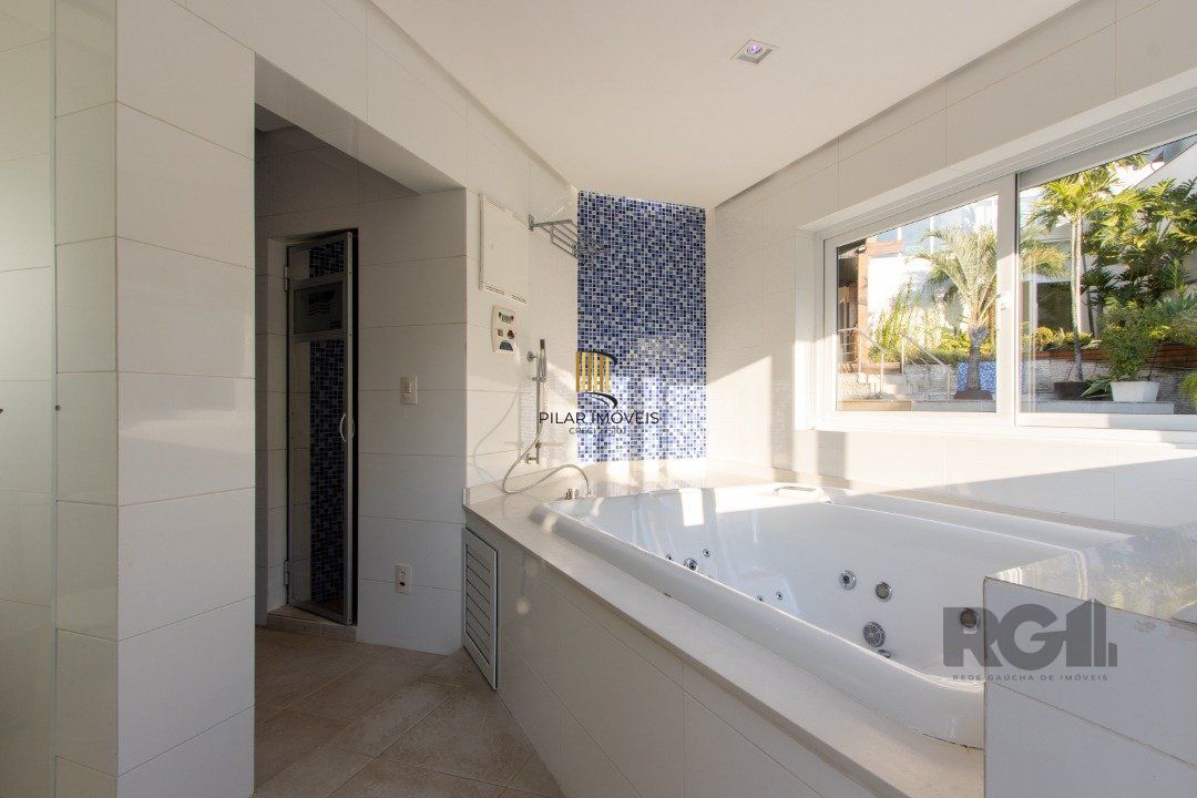 Casa com 5 suites com area privativa 714,00