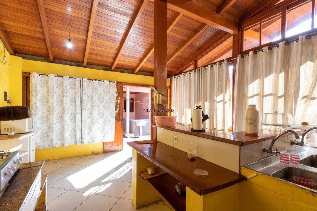 Casa para Venda - 240m², 6 dormitórios, sendo 3 suites, 2 vagas - Glória