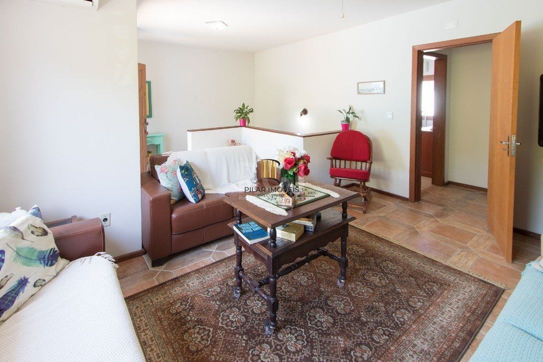 Casa para Venda - 211m², 3 dormitórios, 3 vagas - Vila Nova