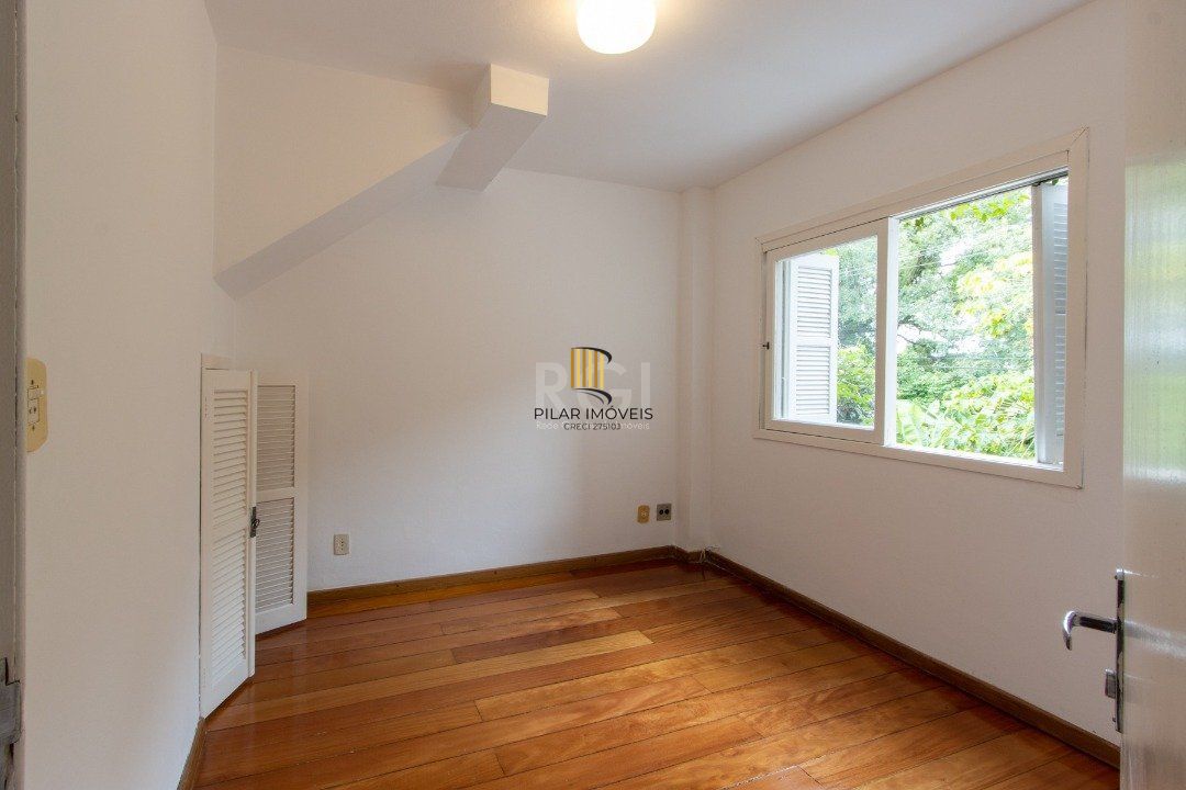 Sobrado com 300m² à venda, 3 quartos, 1 suite, 2 vagas - Bairro Espírito Santo