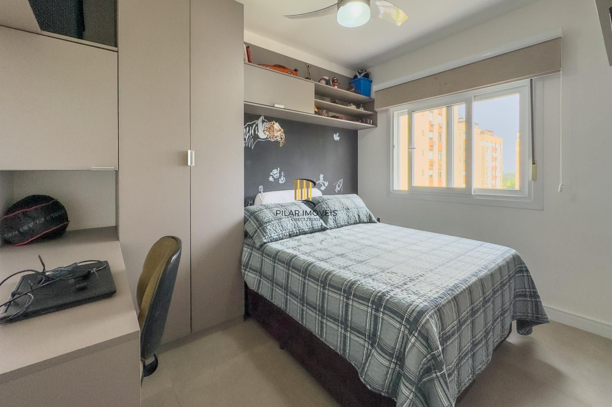 Apartamento 03 Suítes bairro Cristal, 88,97m² de área privativa, semimobiliada e 02 vagas de garagens cobertas.