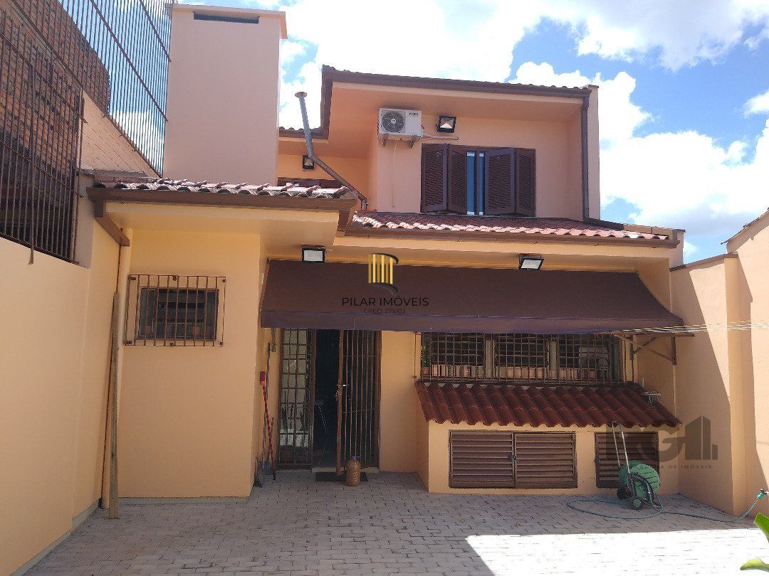 Casa 4 dormitórios Bairro Fião.