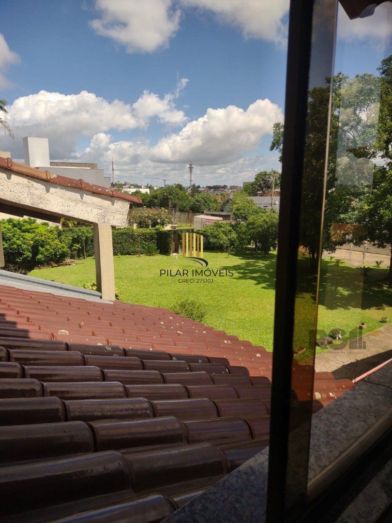 Casa de Condomínio 4 dormitórios no bairro Medianeira