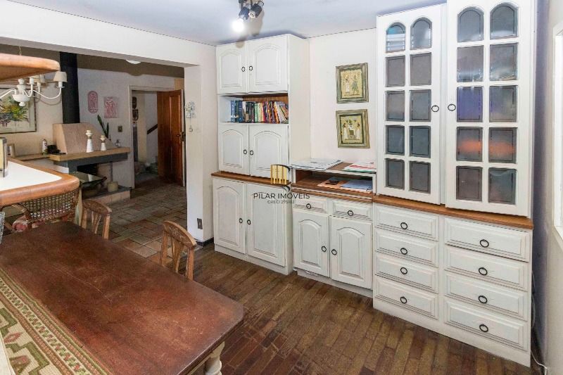 Casa para Venda - 420m², 5 dormitórios, sendo 2 suites, 6 vagas - Nonoai