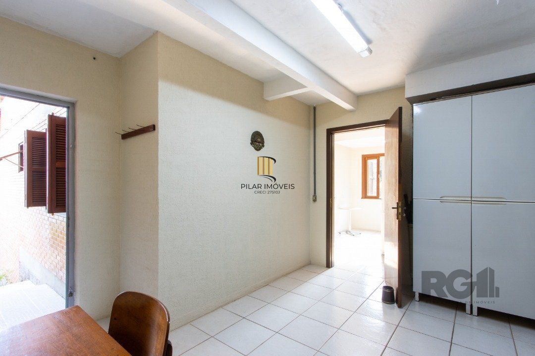 Casa para Venda - 220m², 3 dormitórios, sendo 2 suites, 5 vagas - Espirito Santo