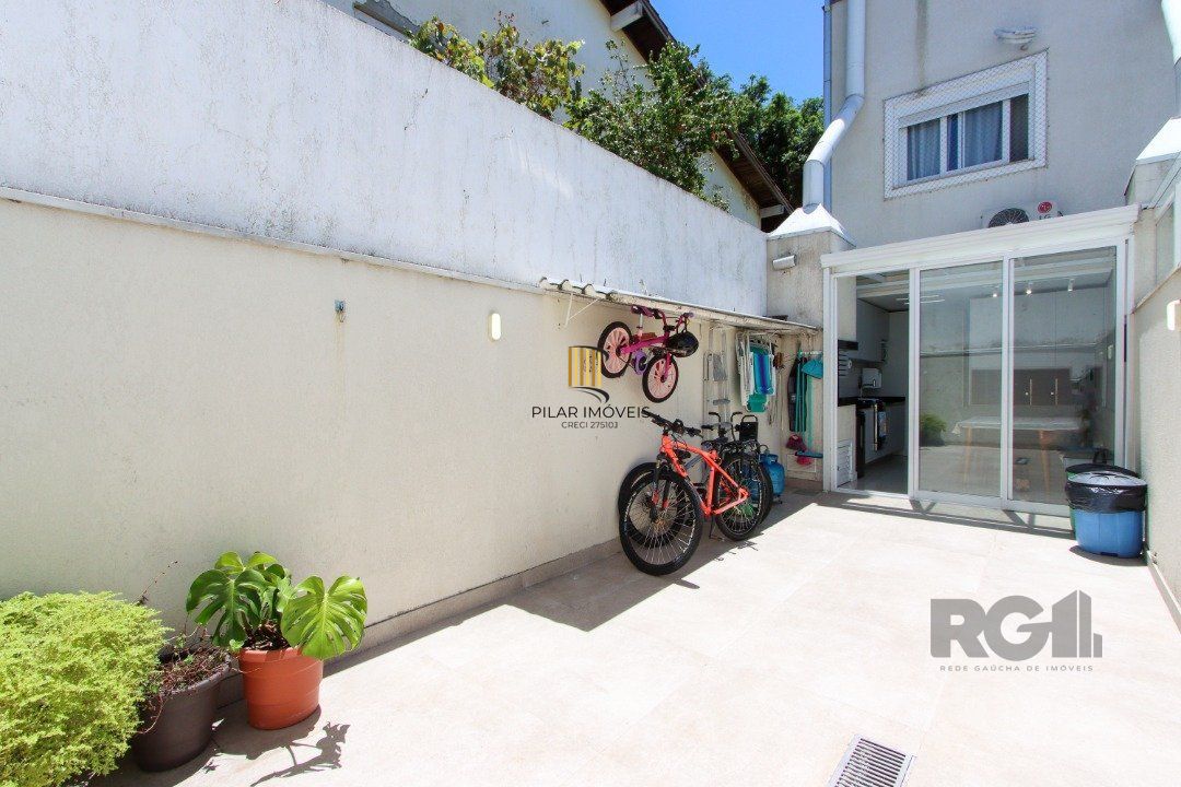 Ótima casa com 3dormitórios 1 suite no bairro Tristeza