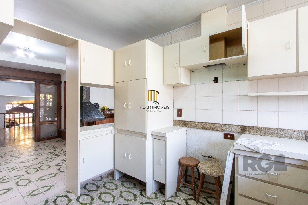 Casa para Venda - 72.6m², 4 dormitórios, sendo 1 suites, 6 vagas - Camaquã