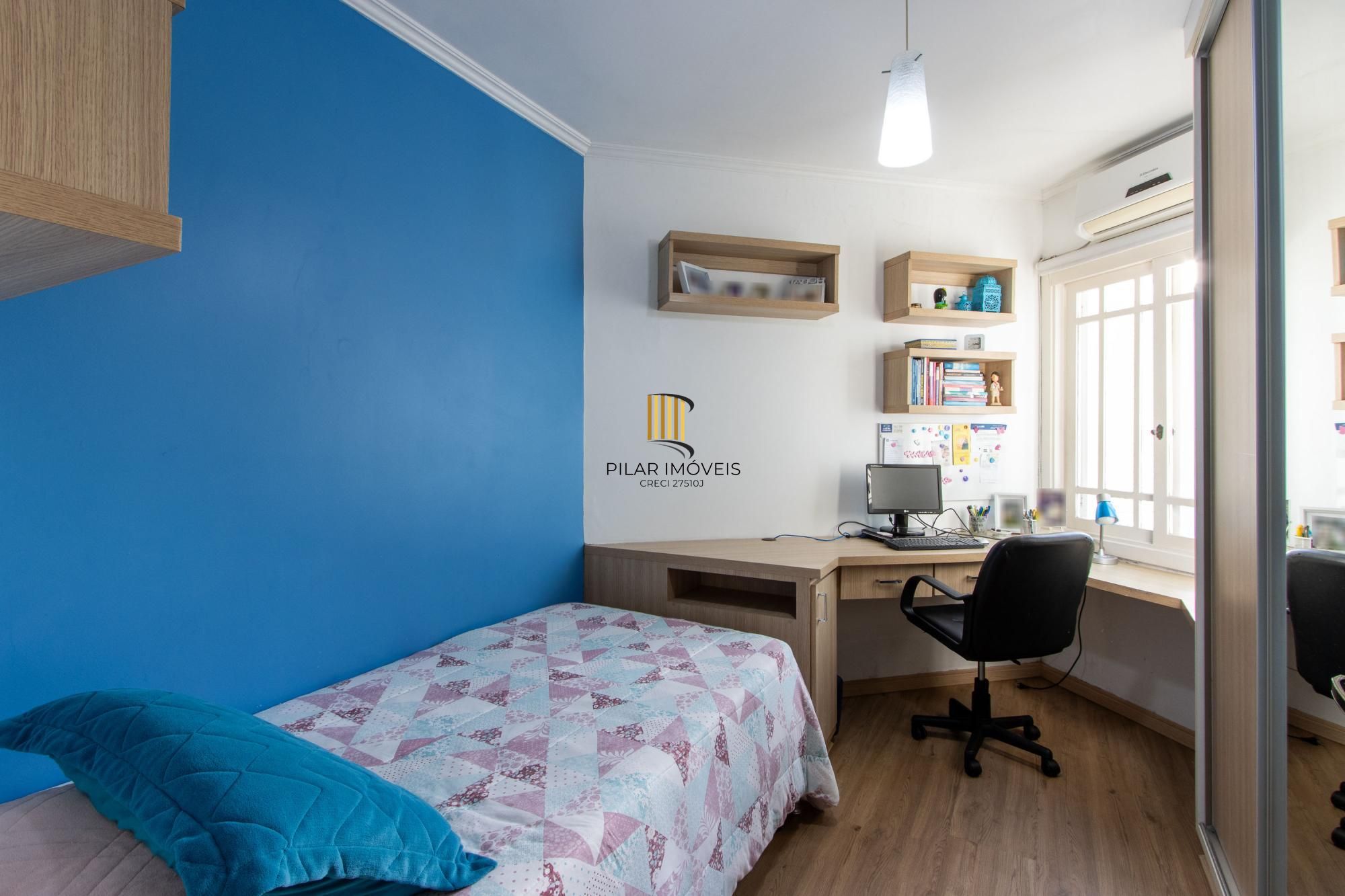 Oportunidade - Casa  Confortável de 3 Dormitórios na Zona Sul de Porto Alegre.