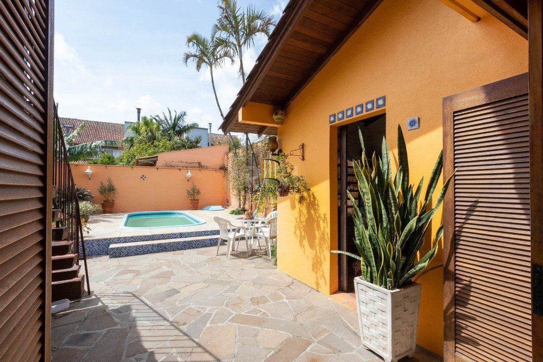 Casa para Venda - 435m², 4 dormitórios, sendo 4 suites, 4 vagas - Cristal