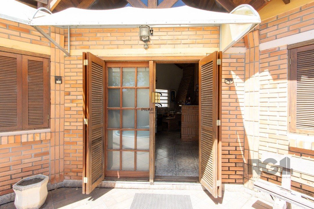 Casa 2 dormitórios no bairro Camaquã