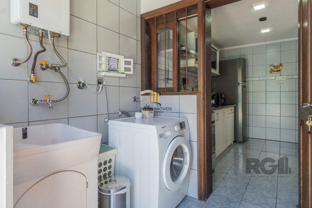 Casa 3 dormitórios no bairro Hípica