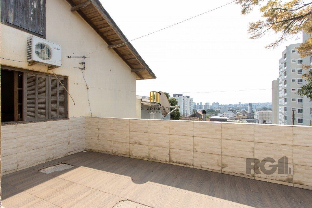 Casa 6 dormitórios no bairro Tristeza