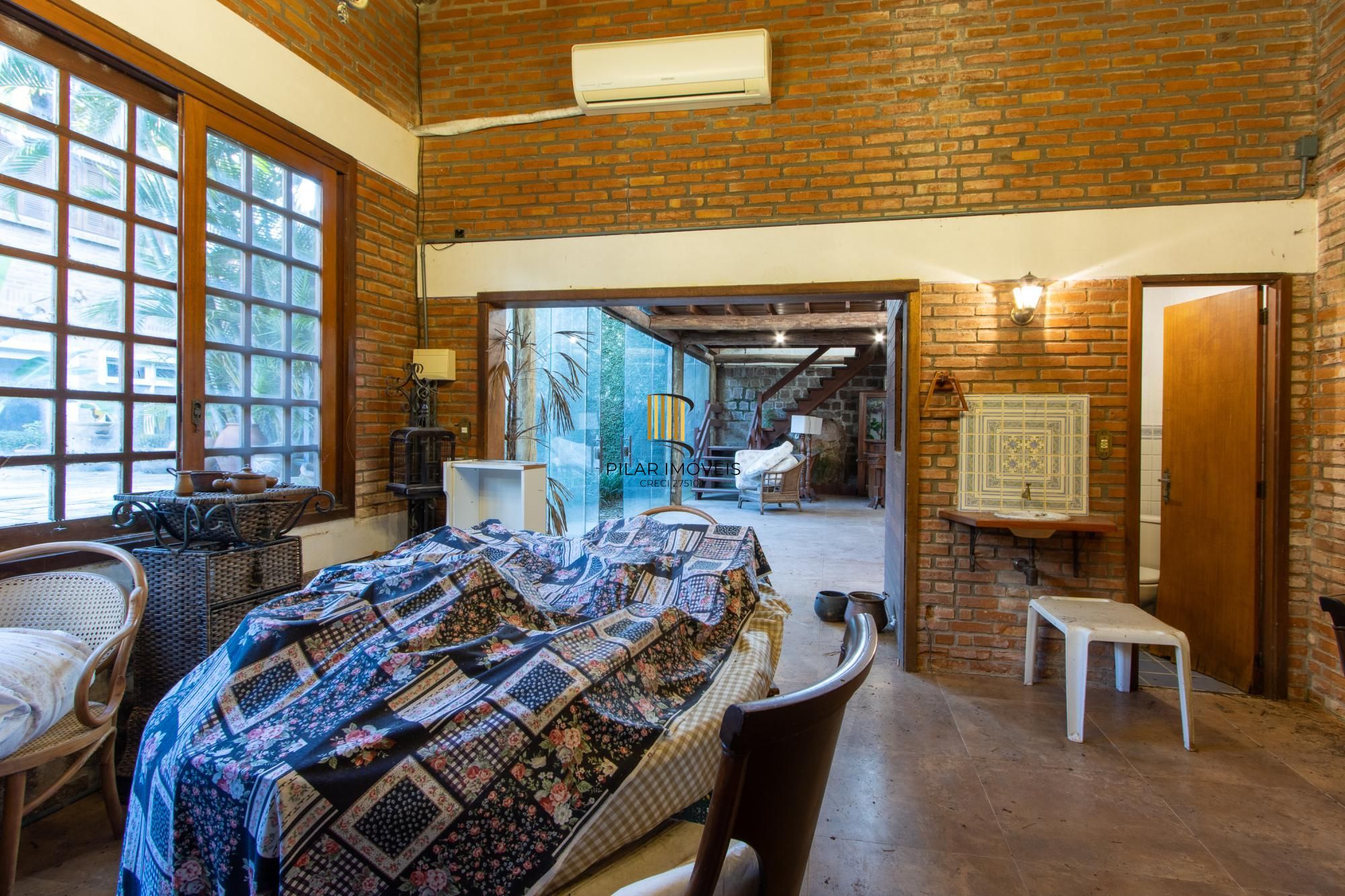 Excelente Casa em Condominio Fechado com 440,60m Dormitórios, sendo 2 Suítess