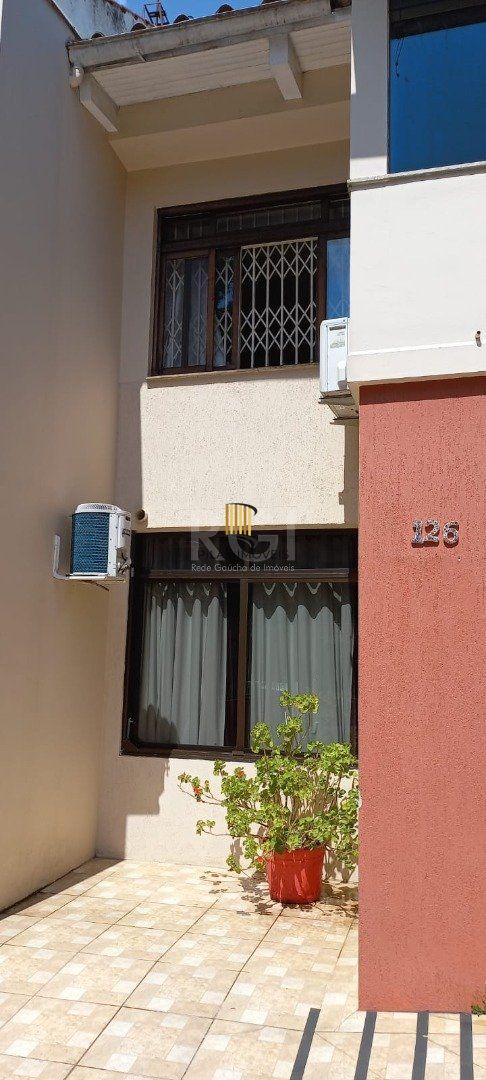 Casa 9 dormitórios no bairro Menino Deus