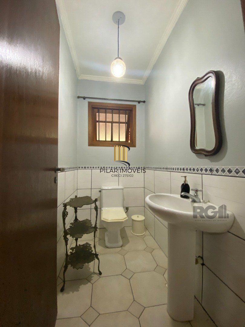 Casa para Venda - 350m², 4 dormitórios, sendo 4 suites, 4 vagas - Tristeza