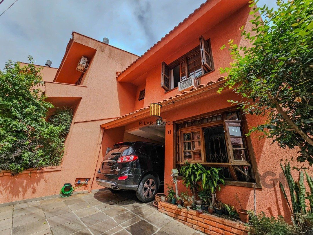 Casa em Condomínio 4 Dormitórios na Glória!!