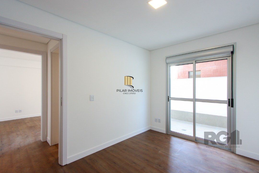 Apartamento em Porto Alegre no Bairro Petrópolis, de 2 quartos, GARDEN , semi mobiliado