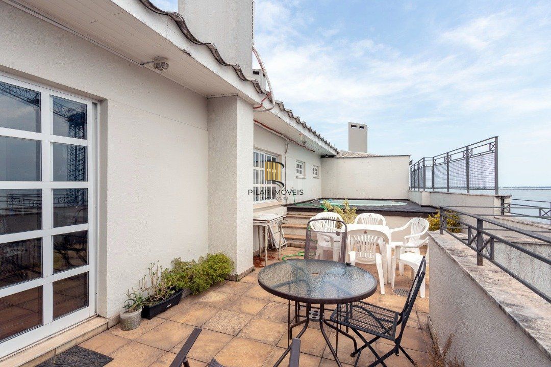 Cobertura para Venda - 255m², 3 dormitórios, sendo 1 suites, 2 vagas - Praia de Belas
