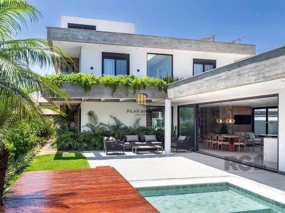 Casa 5 dormitórios no bairro Atlântida
