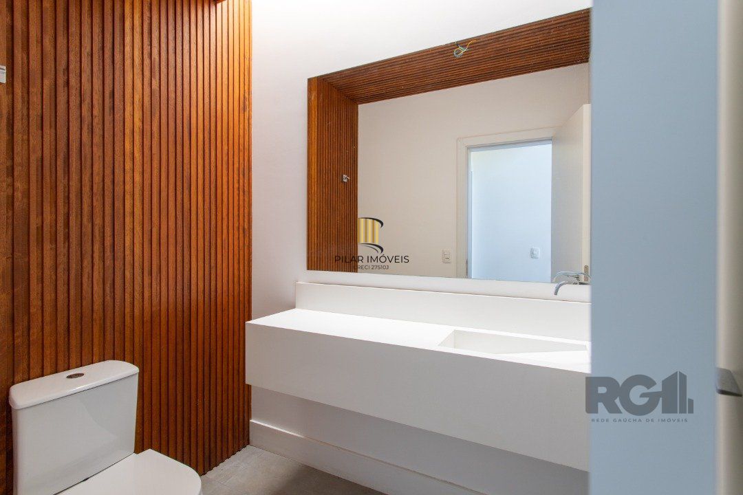 A Casa Le Mans, uma residência térrea de esquina com 389,48m2 de área coberta