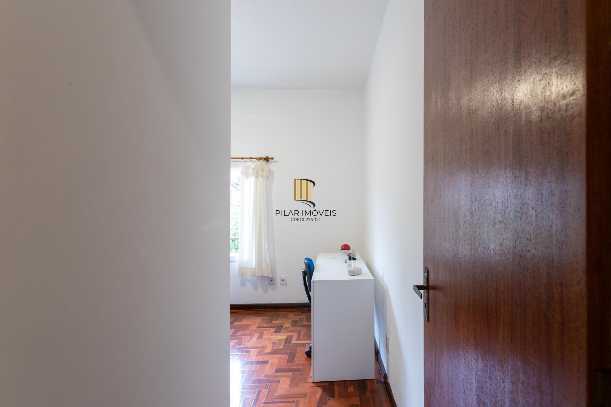 Casa 5 dormitórios no bairro Vila Assunção