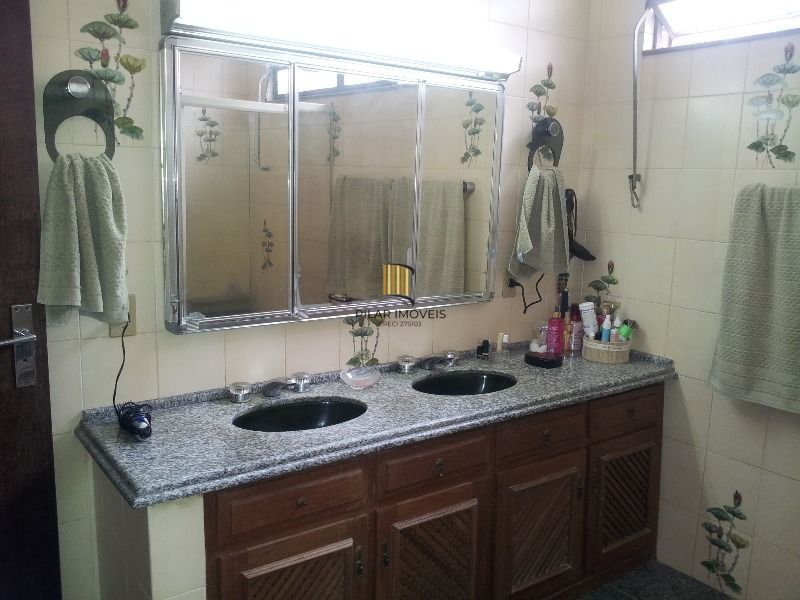 Casa para Venda - 400m², 3 dormitórios, sendo 1 suites, 2 vagas - Cristal