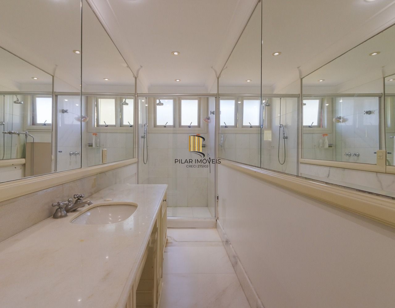 Casa em Condomínio com 487m² | 4 Dormitórios sendo 4 suítes, 3 vagas, no Bairro Três Figueiras, Porto Alegre